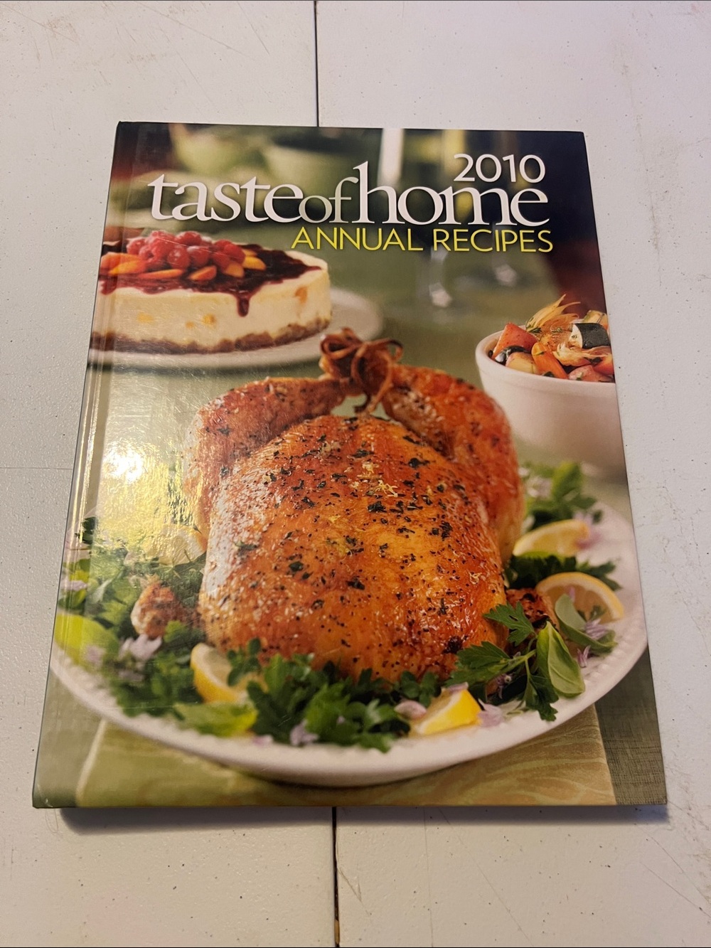 Taste of Home Annual Recipes 2010 Cookbook - Green and White Cover